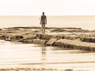 sue fewings photo of antony gormley statue