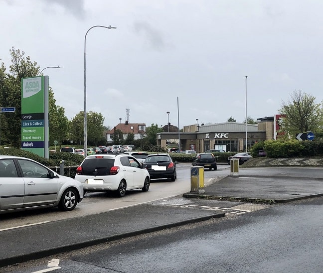 Police called after queue at KFC blocks Westwood Road for other