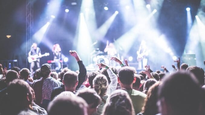 pexels-audience-1867754