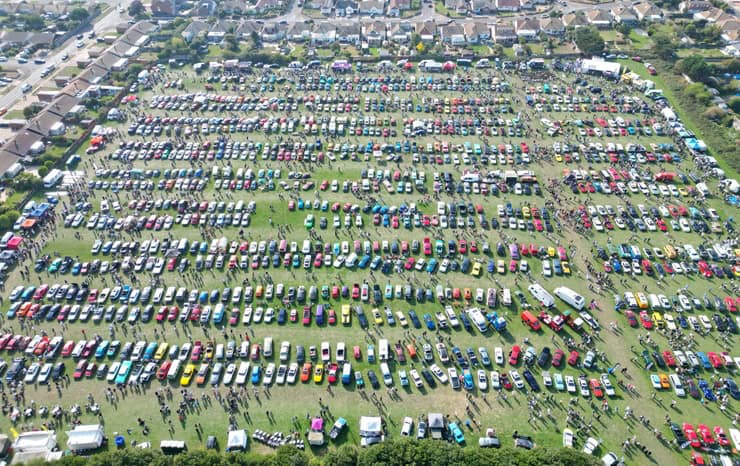 Photos: Thousands visit OhSoRetro show to view vehicles and enjoy family fun